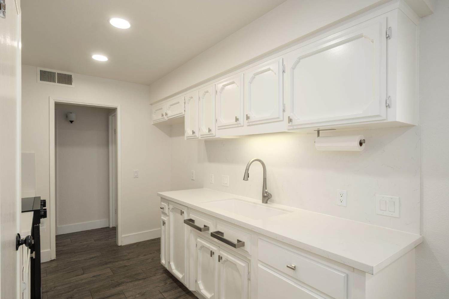 4856 N Hulbert Ave #101, Fresno, CA 93705