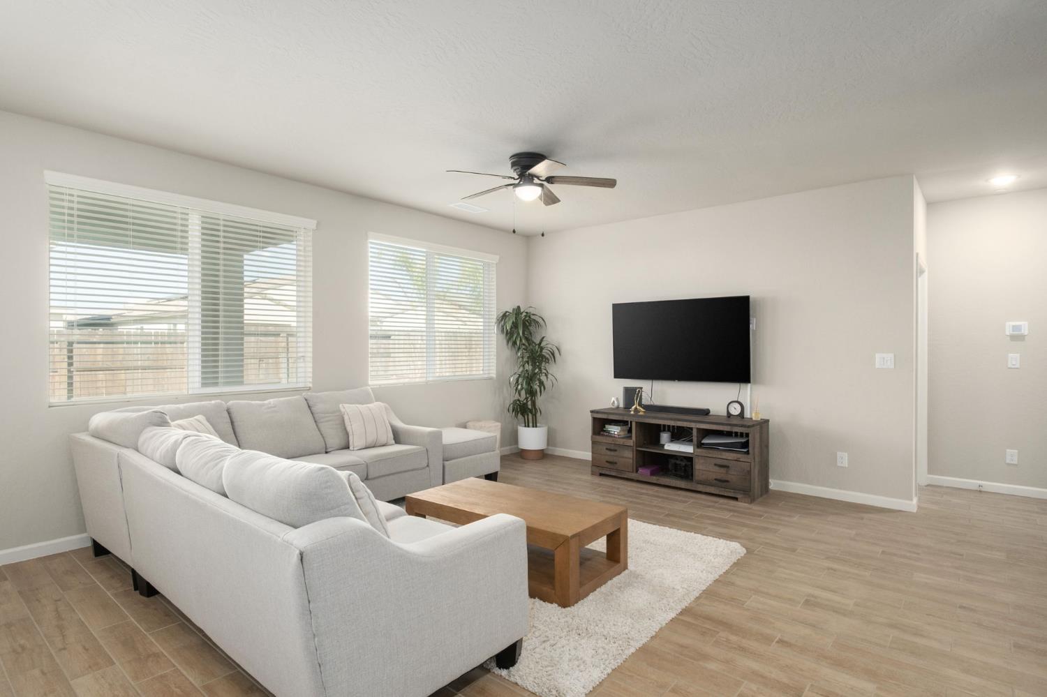 502 Traverse Dr S, Madera, CA 93636