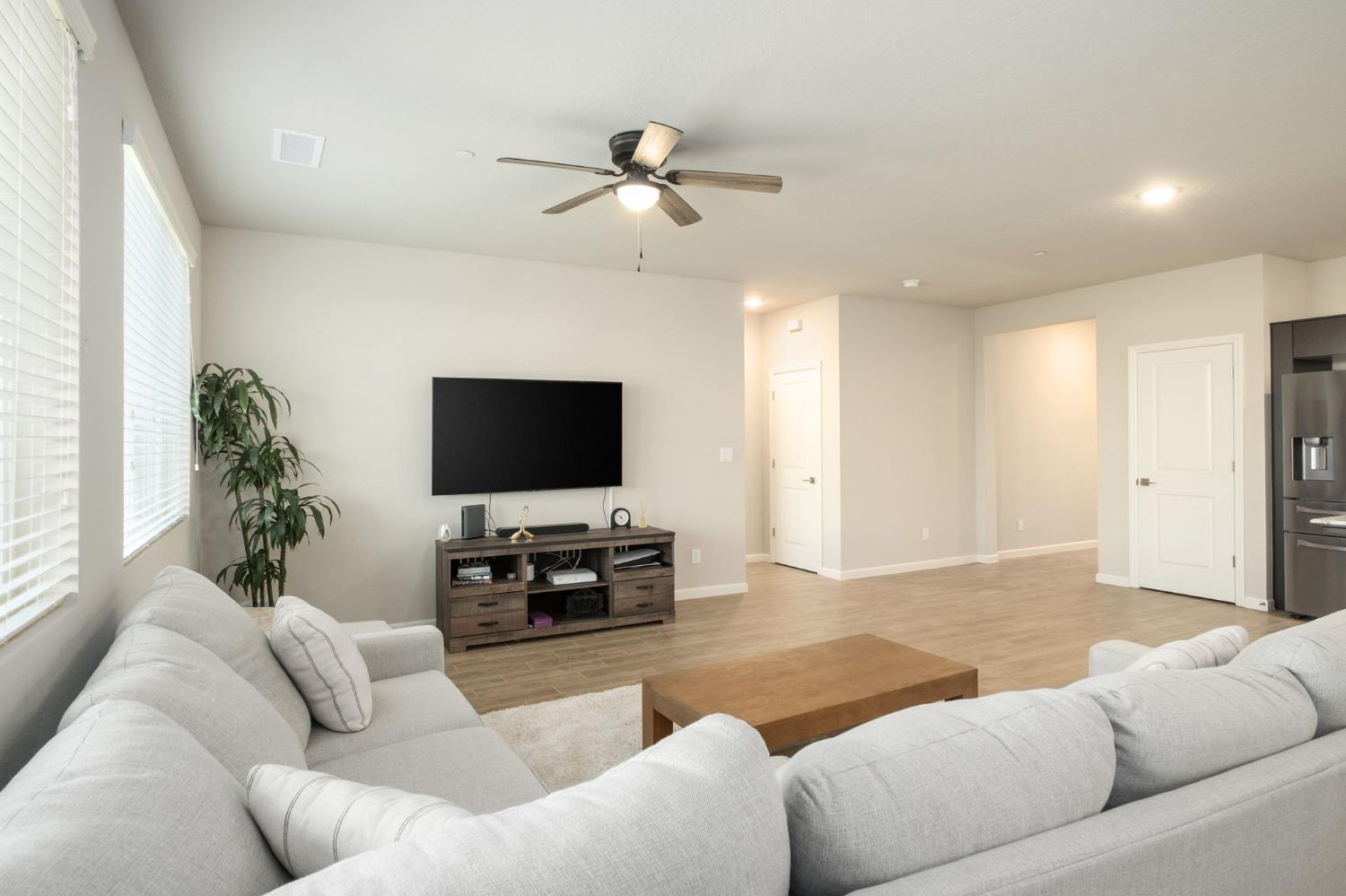 502 Traverse Dr S, Madera, CA 93636