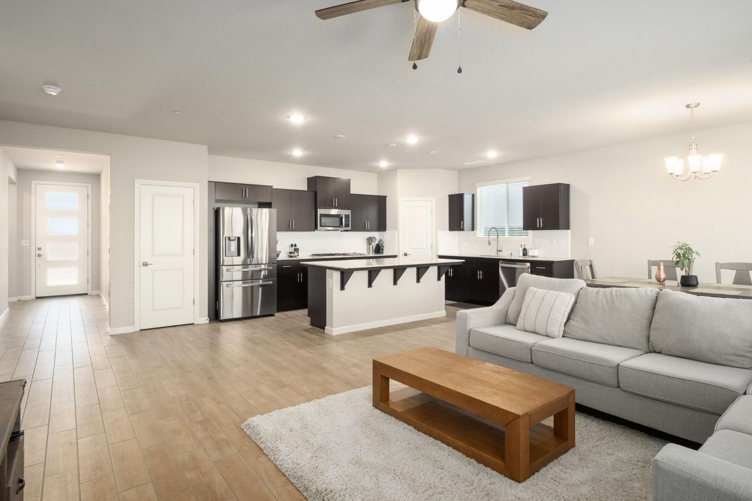 502 Traverse Dr S, Madera, CA 93636