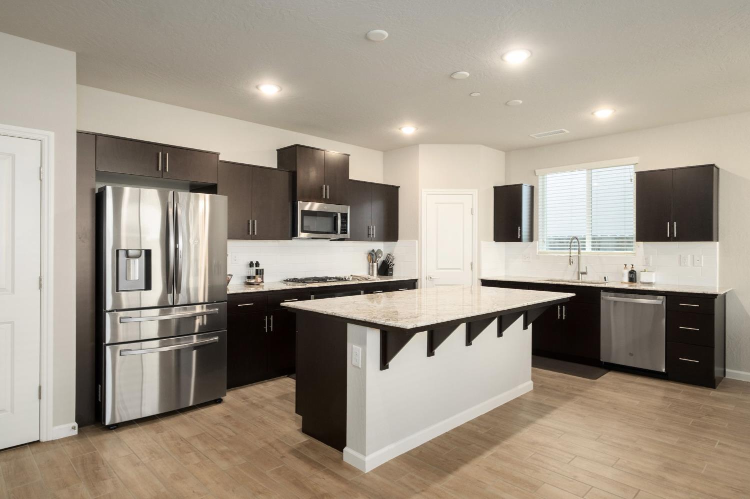 502 Traverse Dr S, Madera, CA 93636