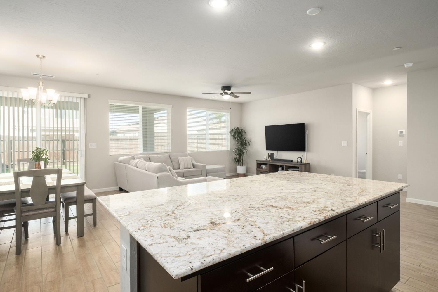 502 Traverse Dr S, Madera, CA 93636