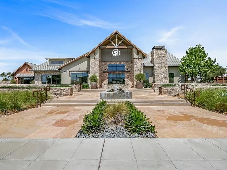 502 Traverse Dr S, Madera, CA 93636