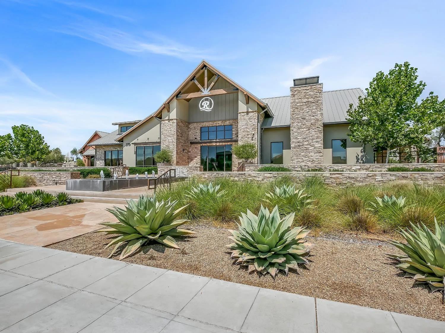 502 Traverse Dr S, Madera, CA 93636