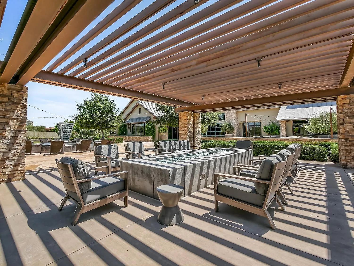 502 Traverse Dr S, Madera, CA 93636