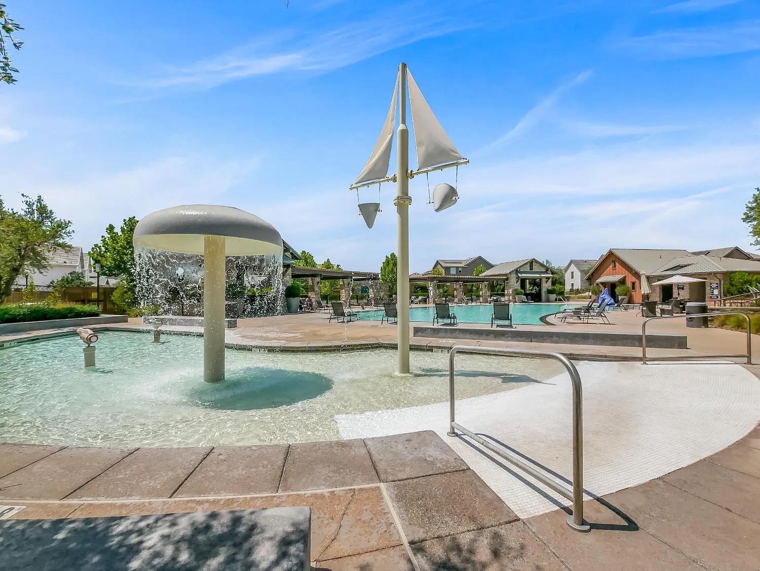 502 Traverse Dr S, Madera, CA 93636