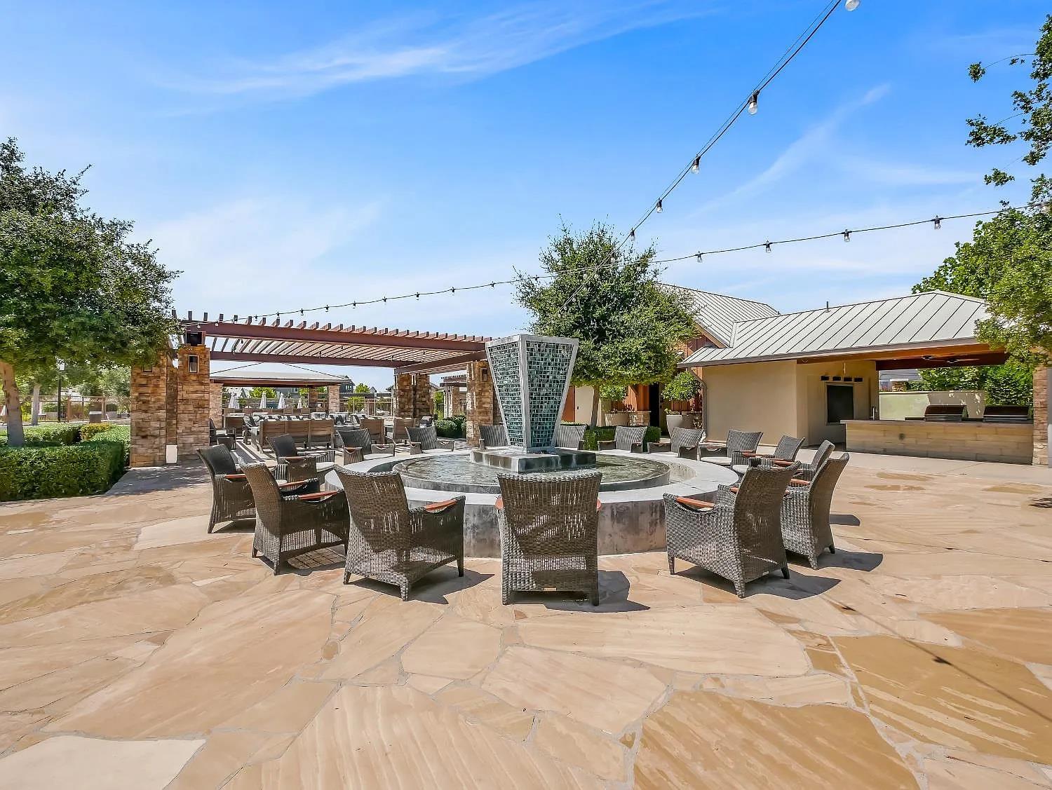 502 Traverse Dr S, Madera, CA 93636